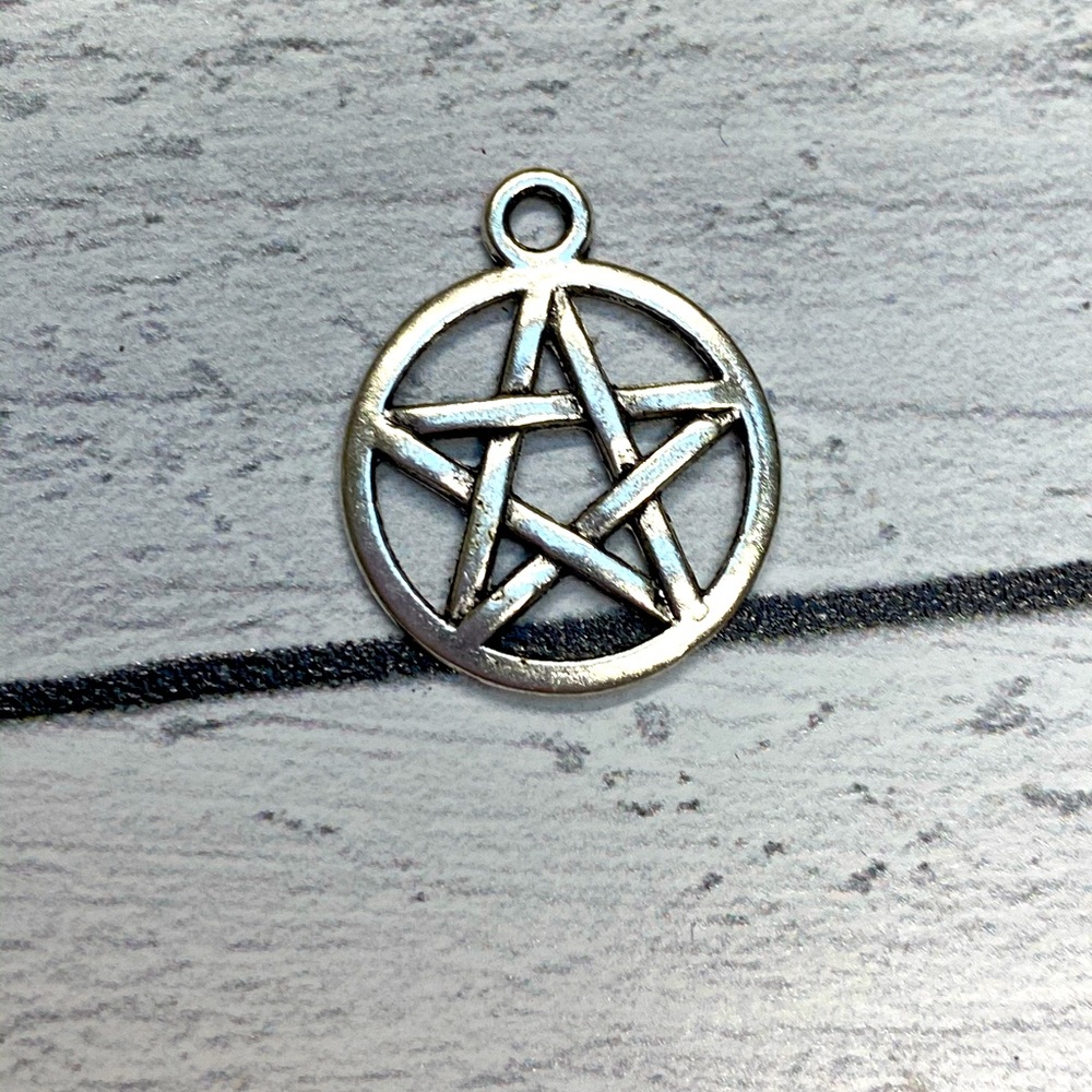 Silver vintage pentagram charms